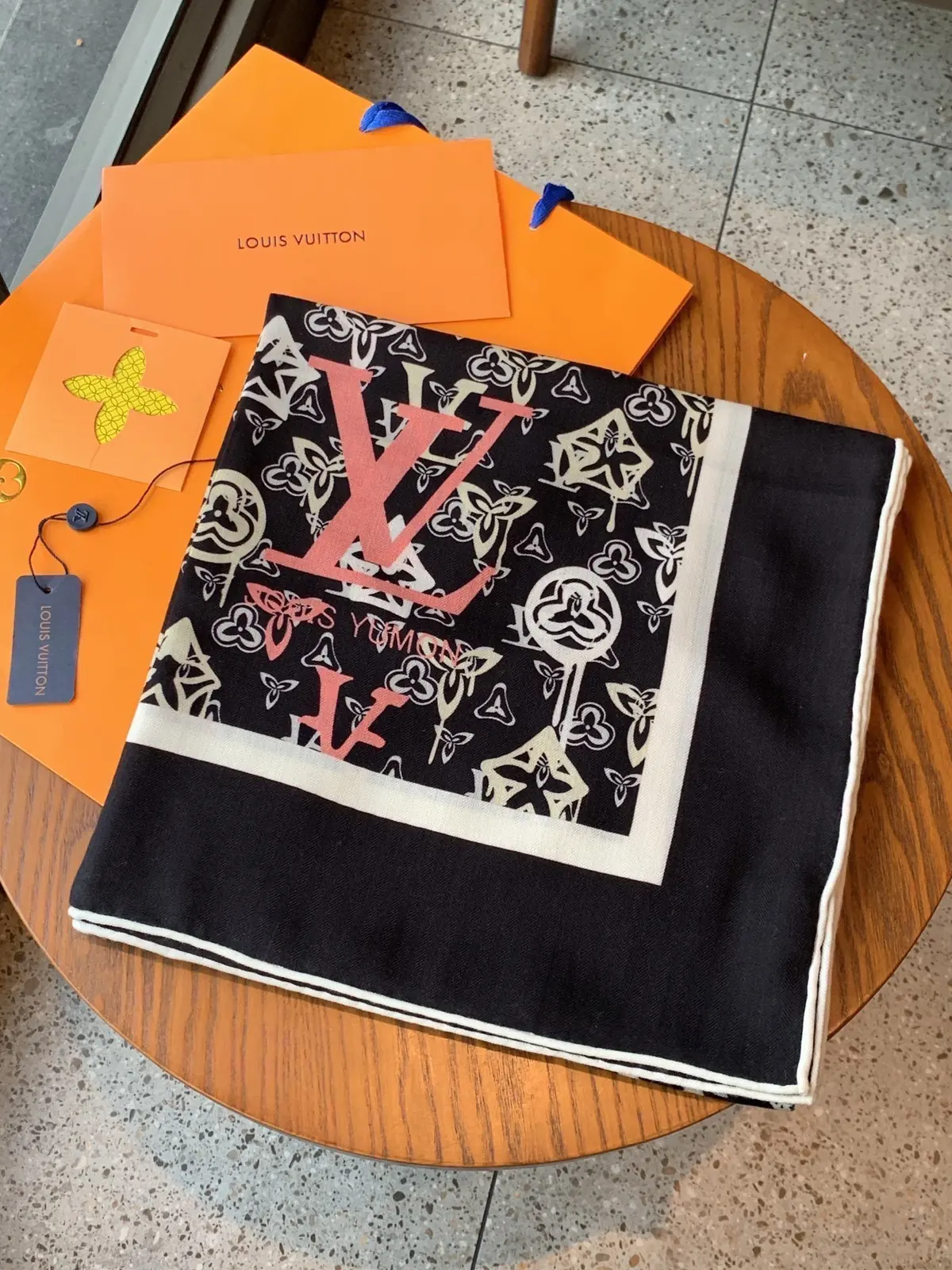LV Style Beige Shoulder Bag Lookbook Reference image 3