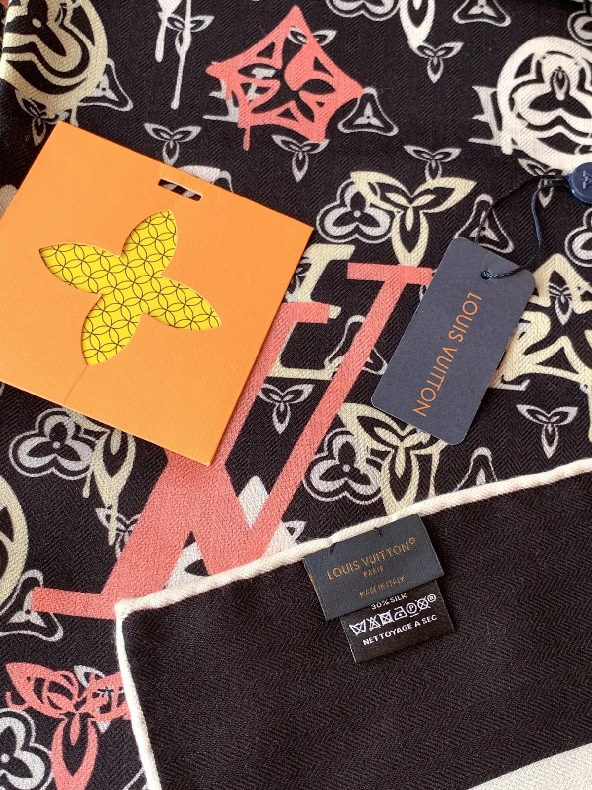 LV Style Beige Shoulder Bag Lookbook Reference image 5