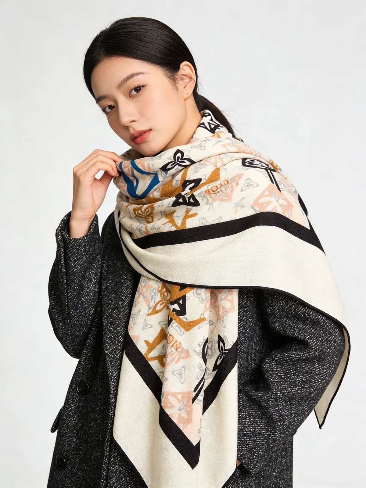 LV Style Beige Shoulder Bag Lookbook Reference image 1