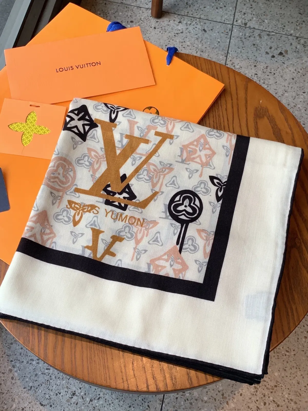 LV Style Beige Shoulder Bag Lookbook Reference image 3