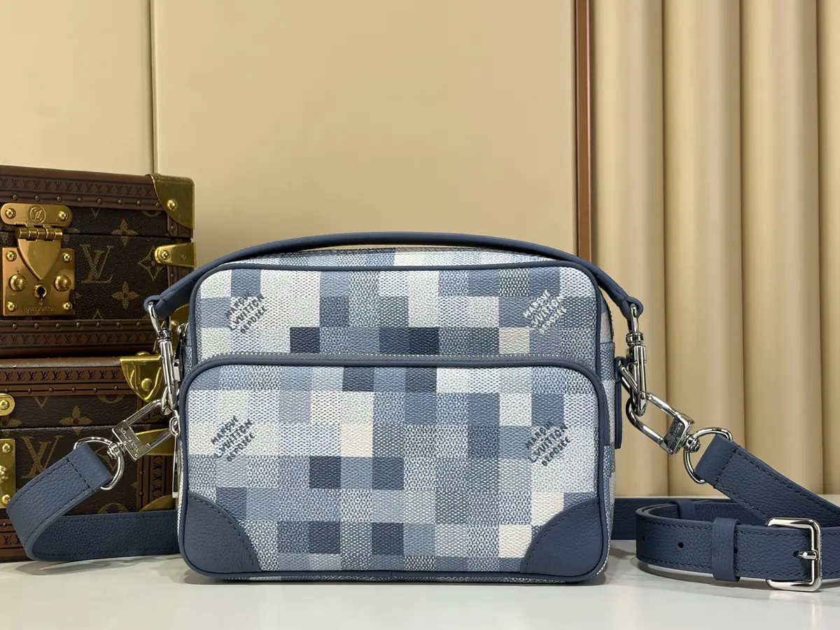 LV Style Black Canvas Messenger Bag Lookbook Reference image 1
