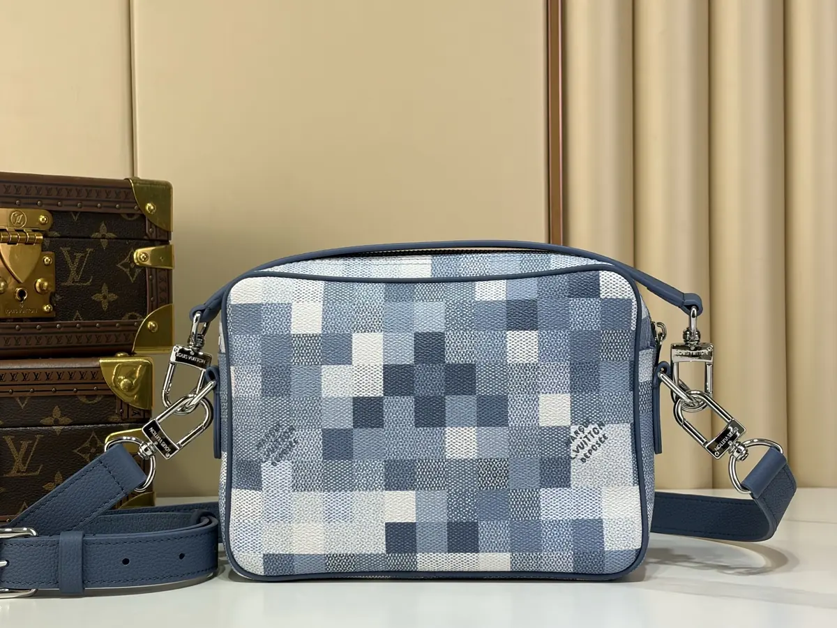 LV Style Black Canvas Messenger Bag Lookbook Reference image 3
