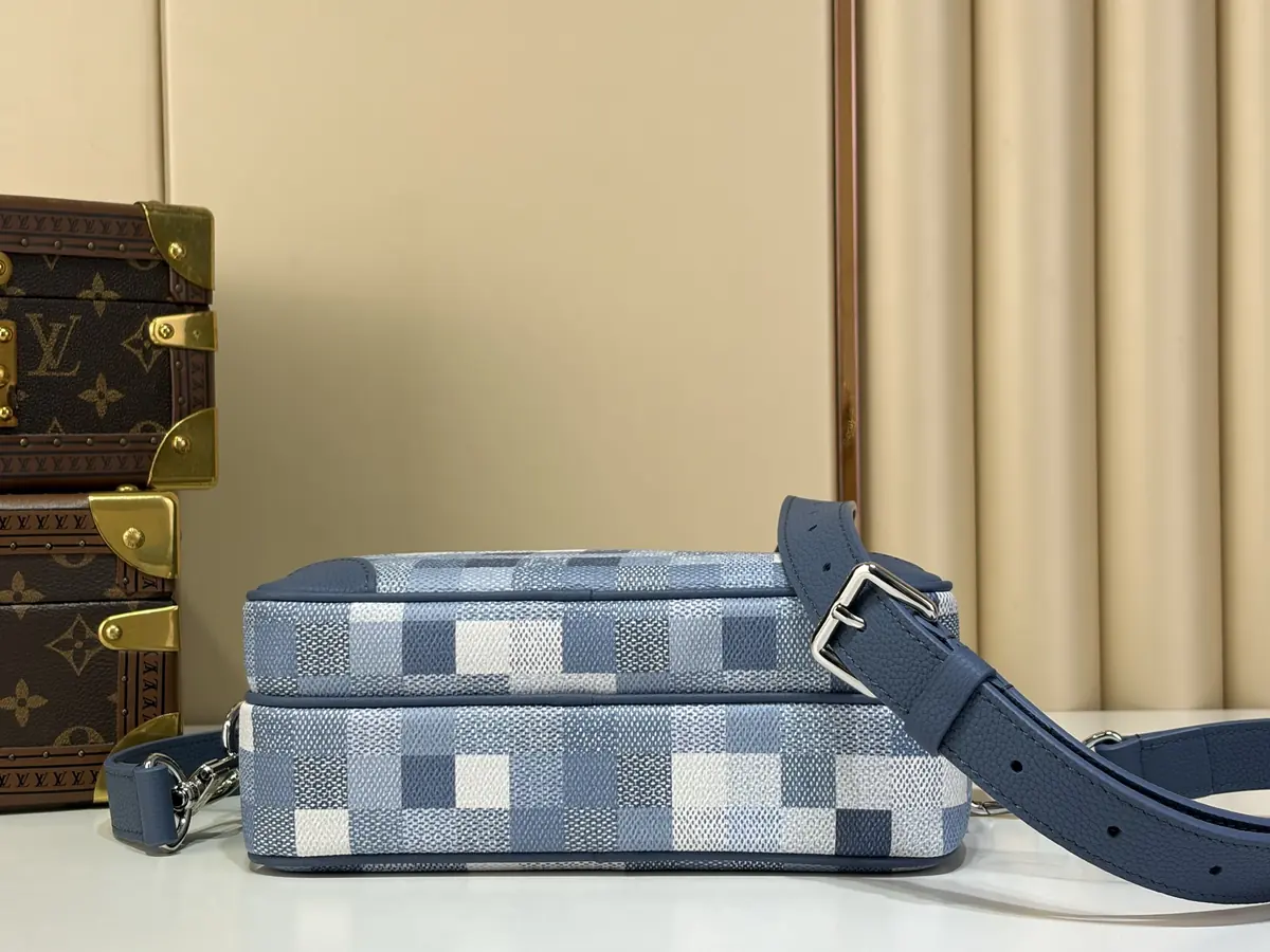 LV Style Black Canvas Messenger Bag Lookbook Reference image 4