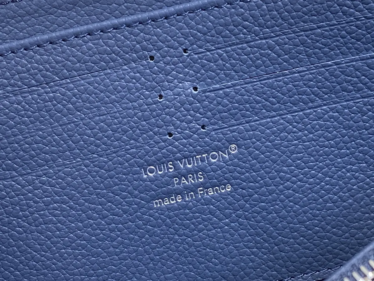 LV Style Black Canvas Wallet Lookbook Reference image 5