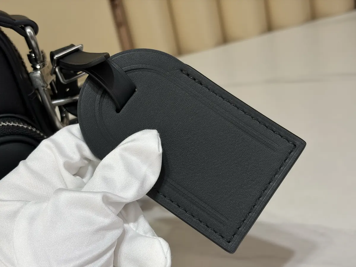 LV Style Black Leather Messenger Bag Lookbook Reference image 5