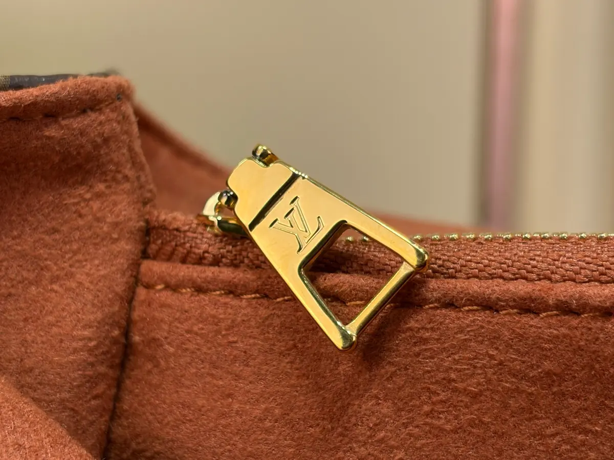 LV Style Black Leather Top Handle Bag style reference detail image 9 from source 787710