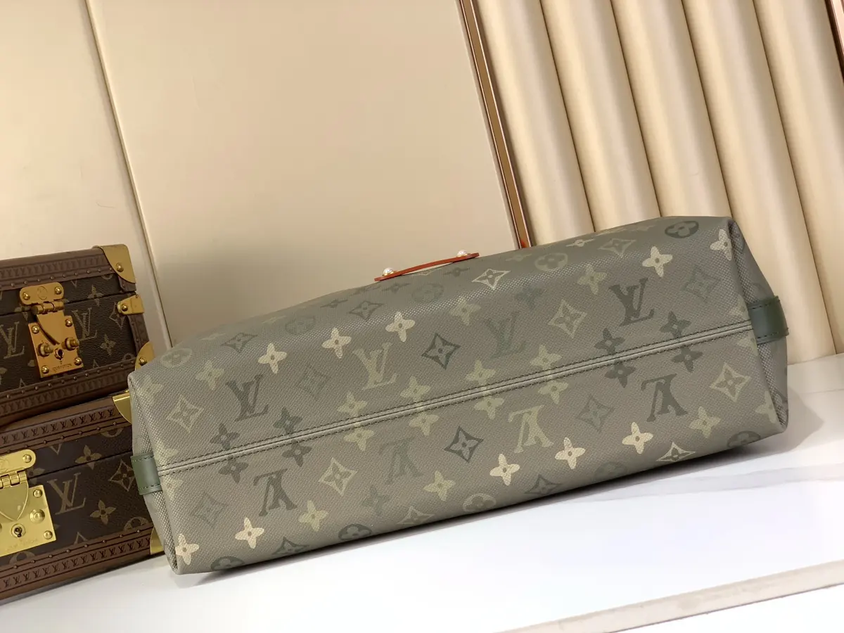 LV Style Brown Leather Hobo Bag Lookbook Reference image 4