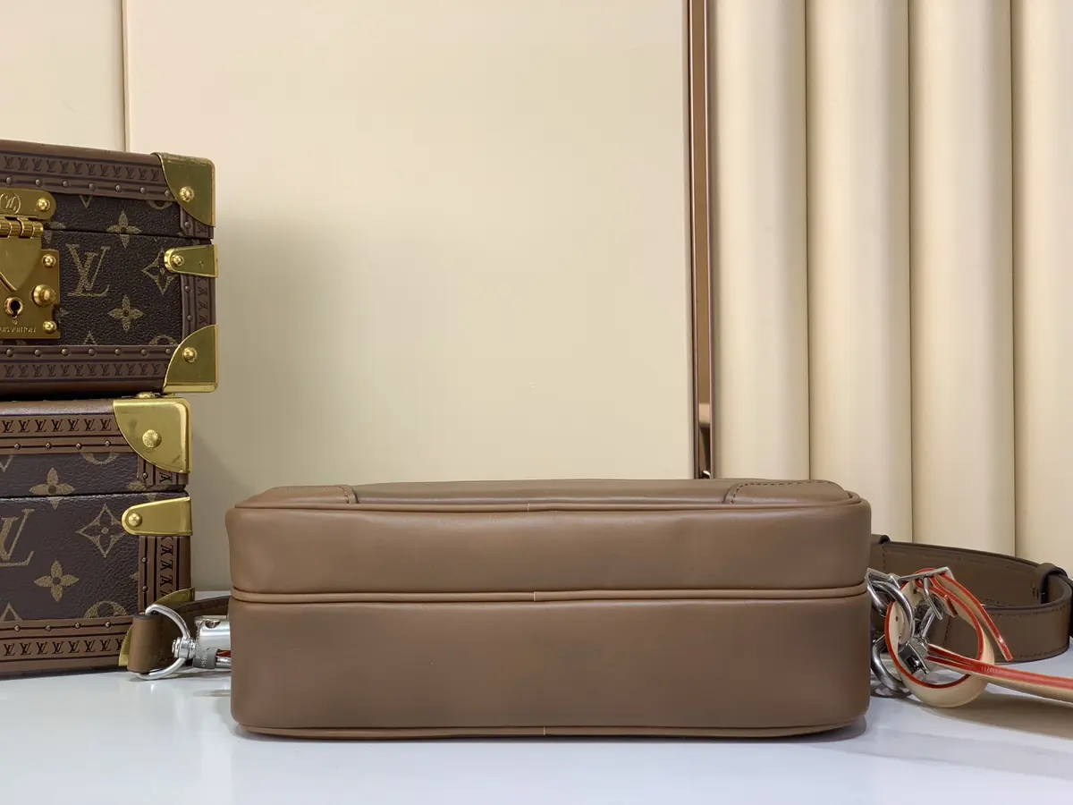 LV Style Brown Leather Messenger Bag Lookbook Reference image 4