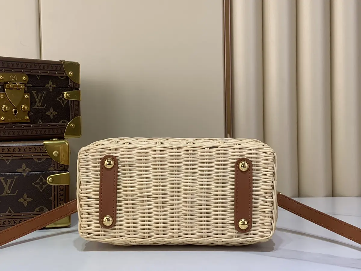 LV Style Brown Leather Shoulder Bag Lookbook Reference image 4