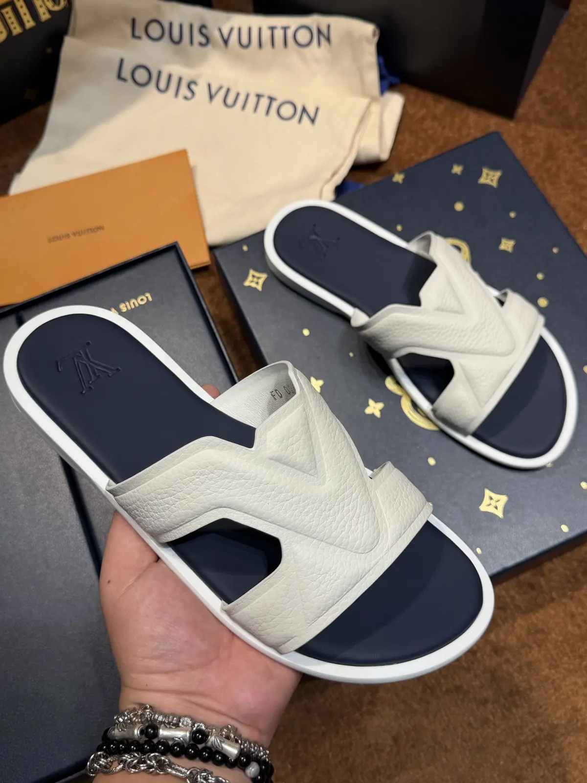 LV Style Canvas Men's Shoes Lookbook Reference image 4