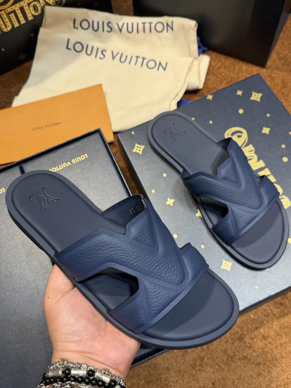 LV Style Canvas Men's Shoes Lookbook Reference image 4