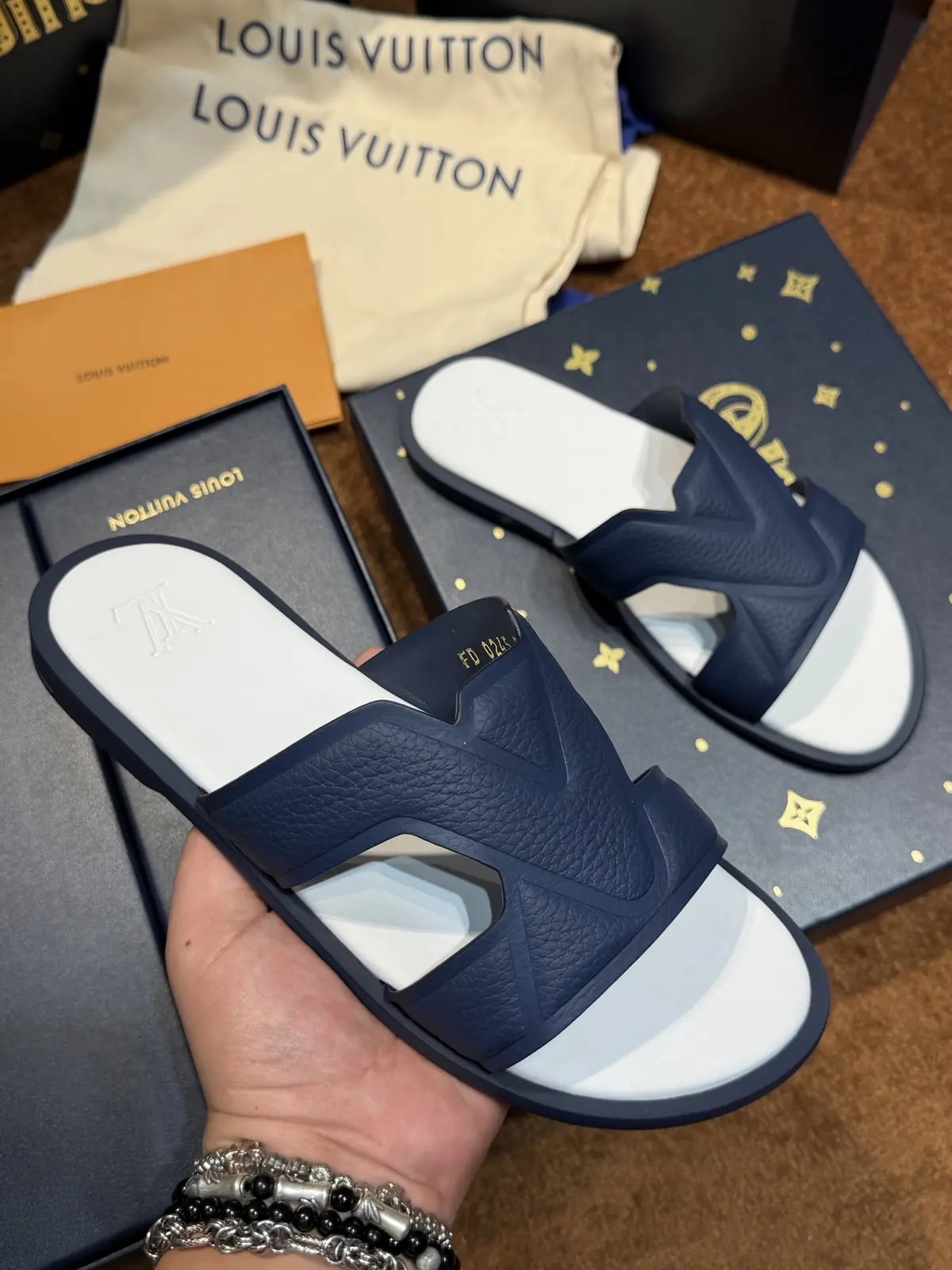 LV Style Canvas Men's Shoes Lookbook Reference image 4