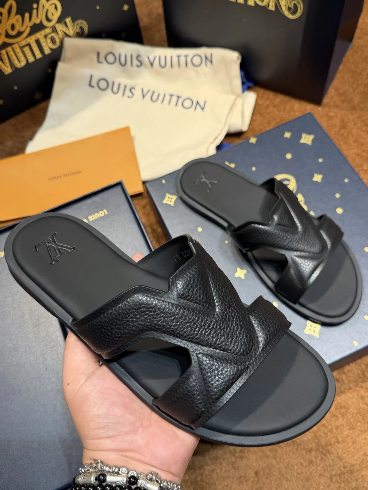 LV Style Canvas Men's Shoes Lookbook Reference image 4