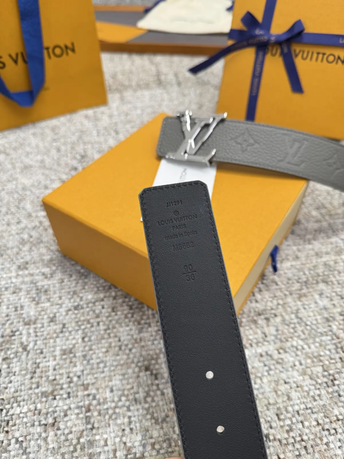 LV Style Gold Leather Men's Belt Lookbook Reference image 6