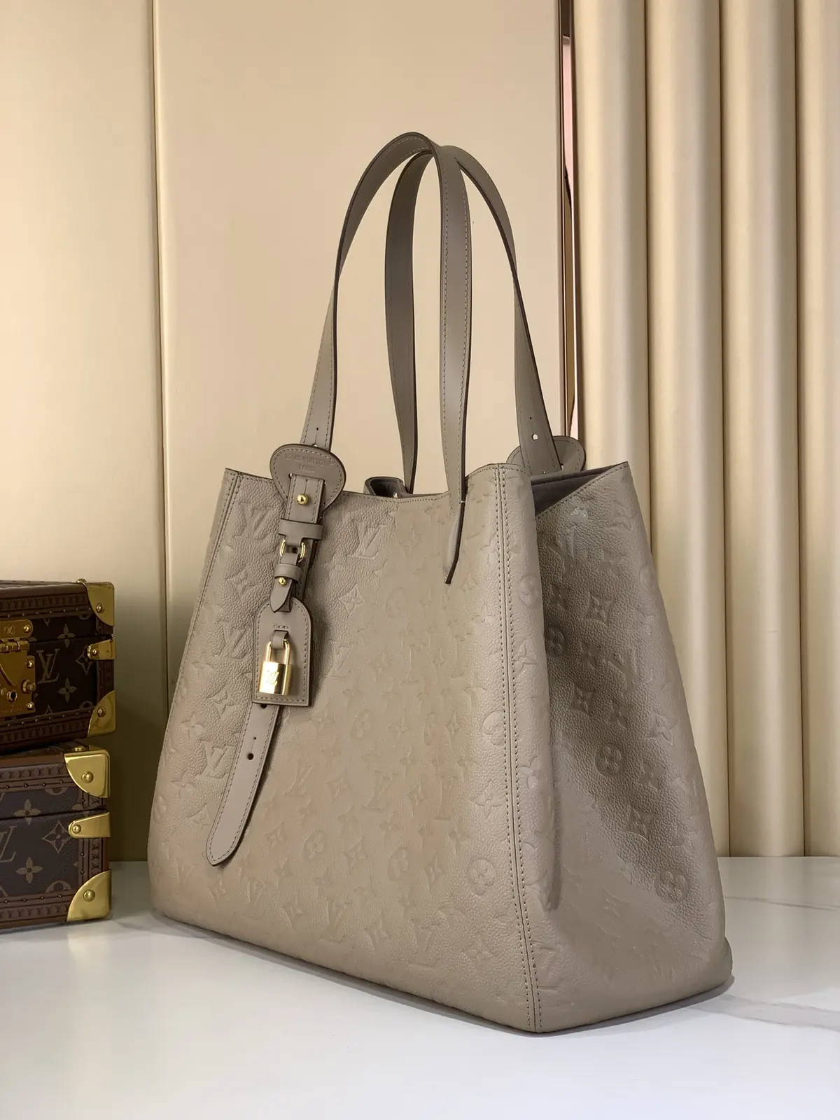 LV Style Grey Leather Tote Bag Lookbook Reference image 2