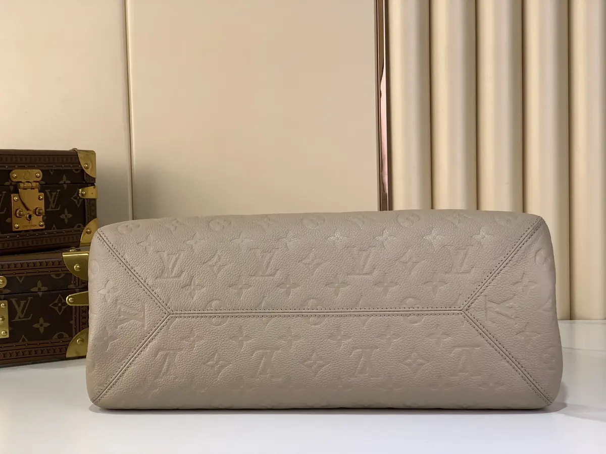 LV Style Grey Leather Tote Bag Lookbook Reference image 4