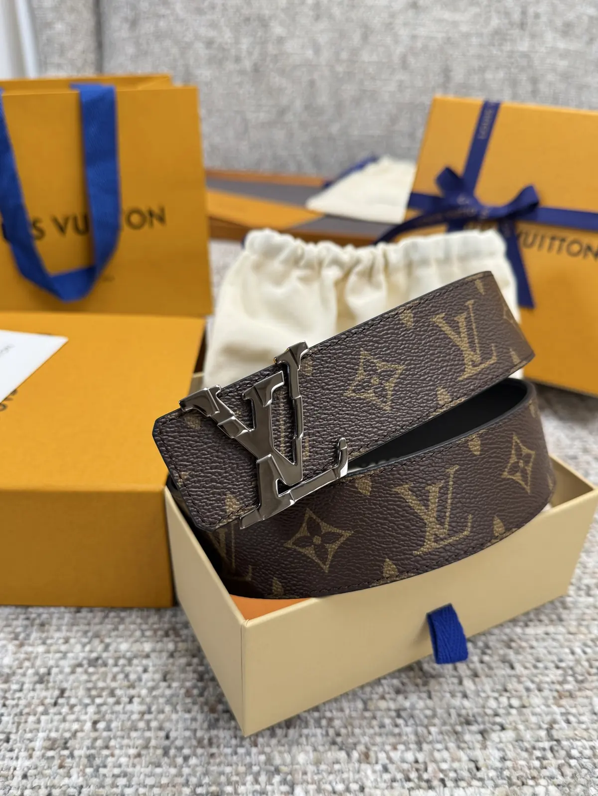 LV Style Leather Men's Belts Lookbook Reference image 5