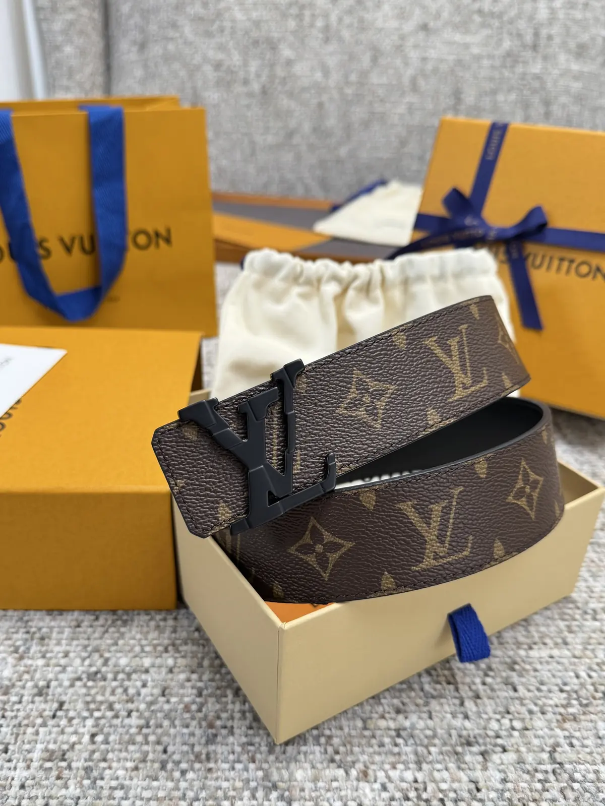 LV Style Leather Men's Belts Lookbook Reference image 5