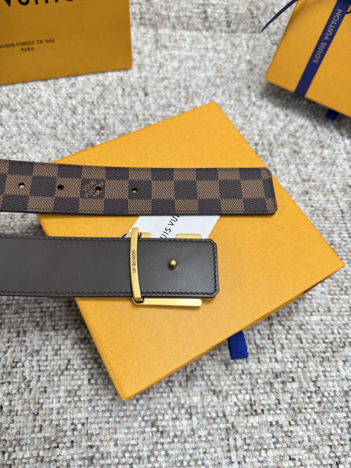 LV Style Leather Men's Belts Lookbook Reference image 6