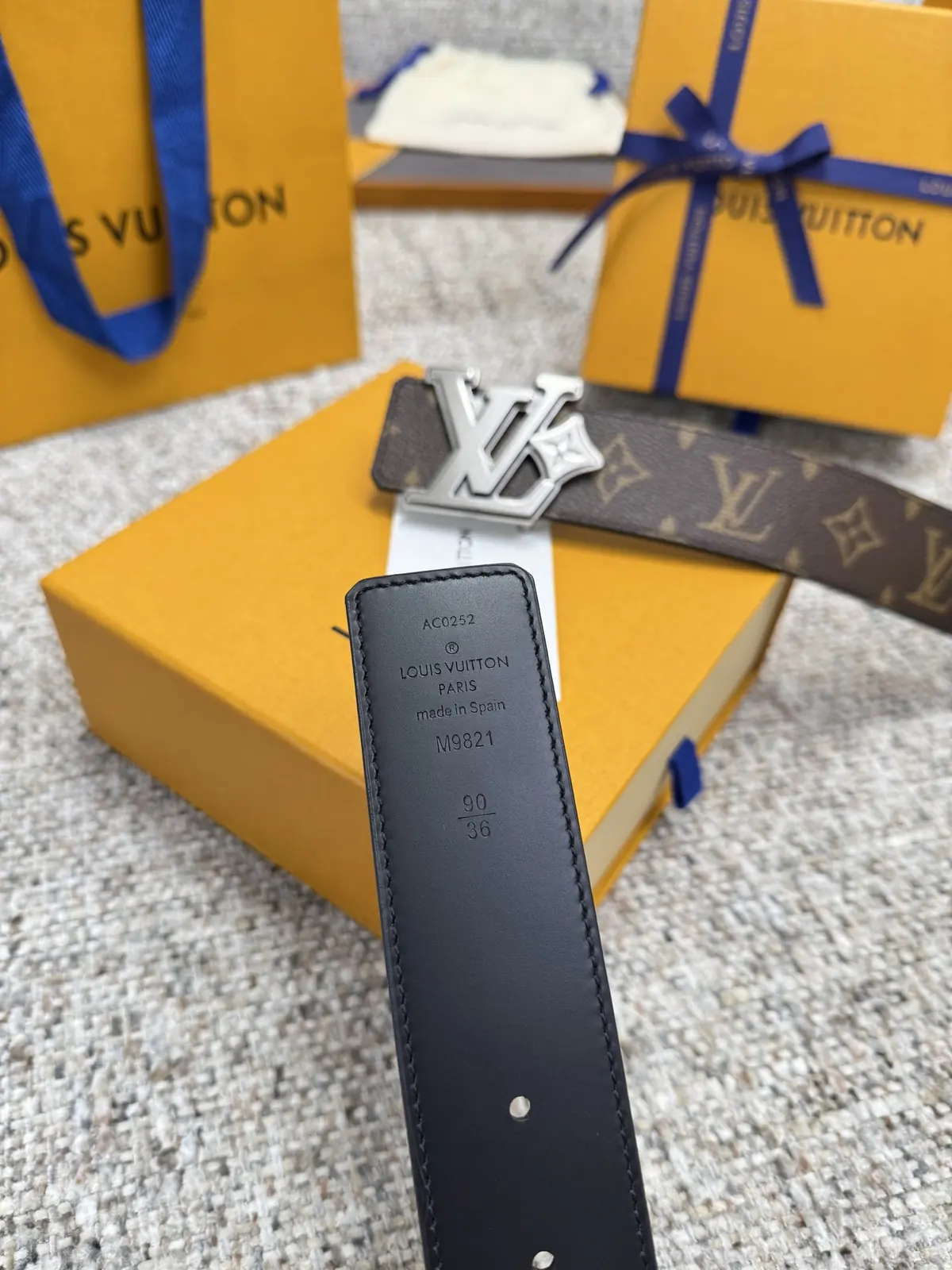 LV Style Leather Men's Belts Lookbook Reference image 6