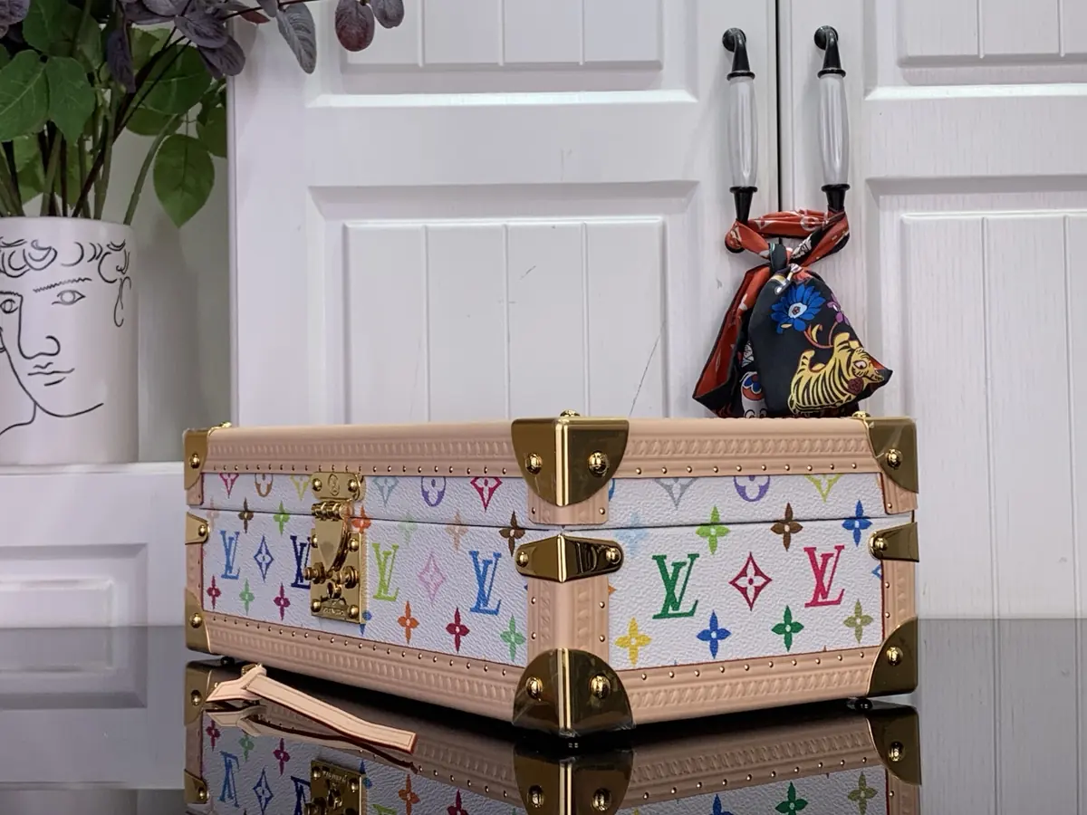 LV Style White Leather Bag Lookbook Reference image 2
