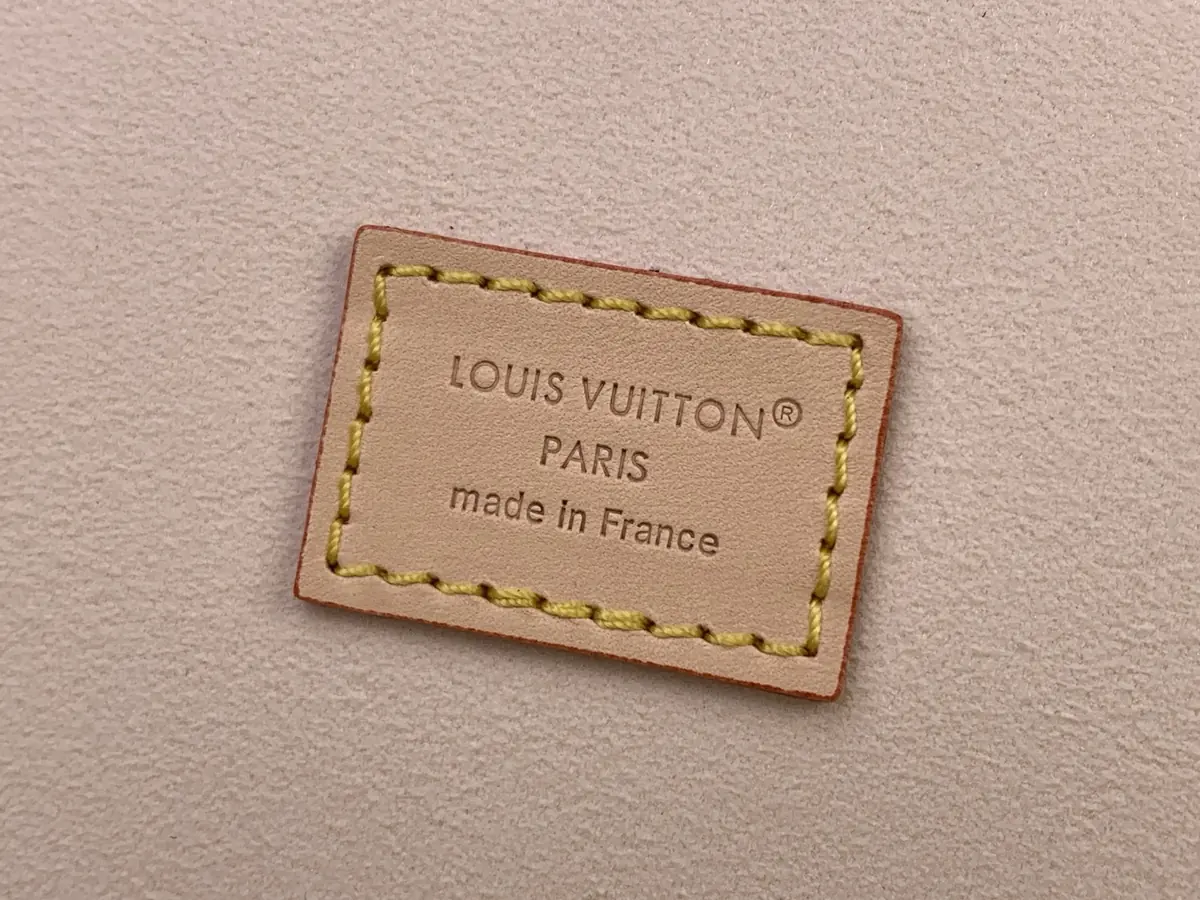 LV Style White Leather Bag Lookbook Reference image 6