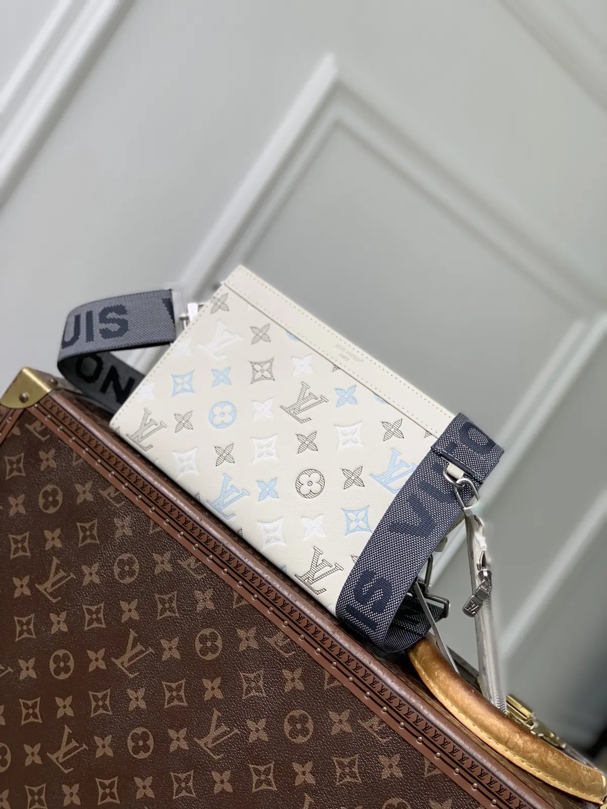LV Style White Leather Card Holder Lookbook Reference image 1