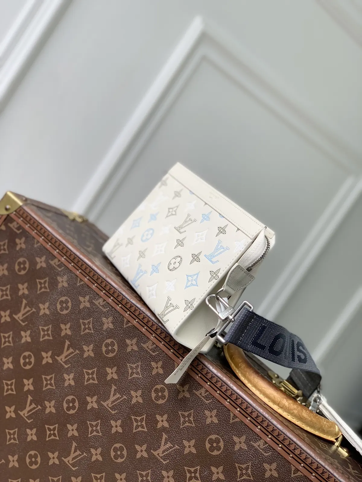 LV Style White Leather Card Holder Lookbook Reference image 2
