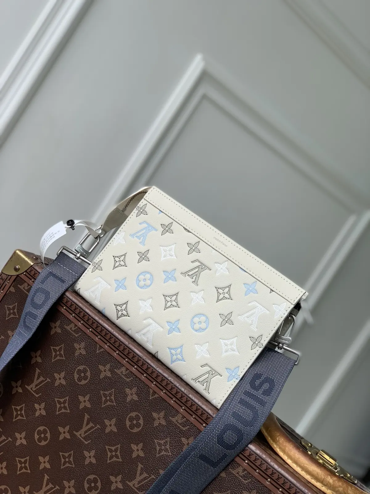 LV Style White Leather Card Holder Lookbook Reference image 3