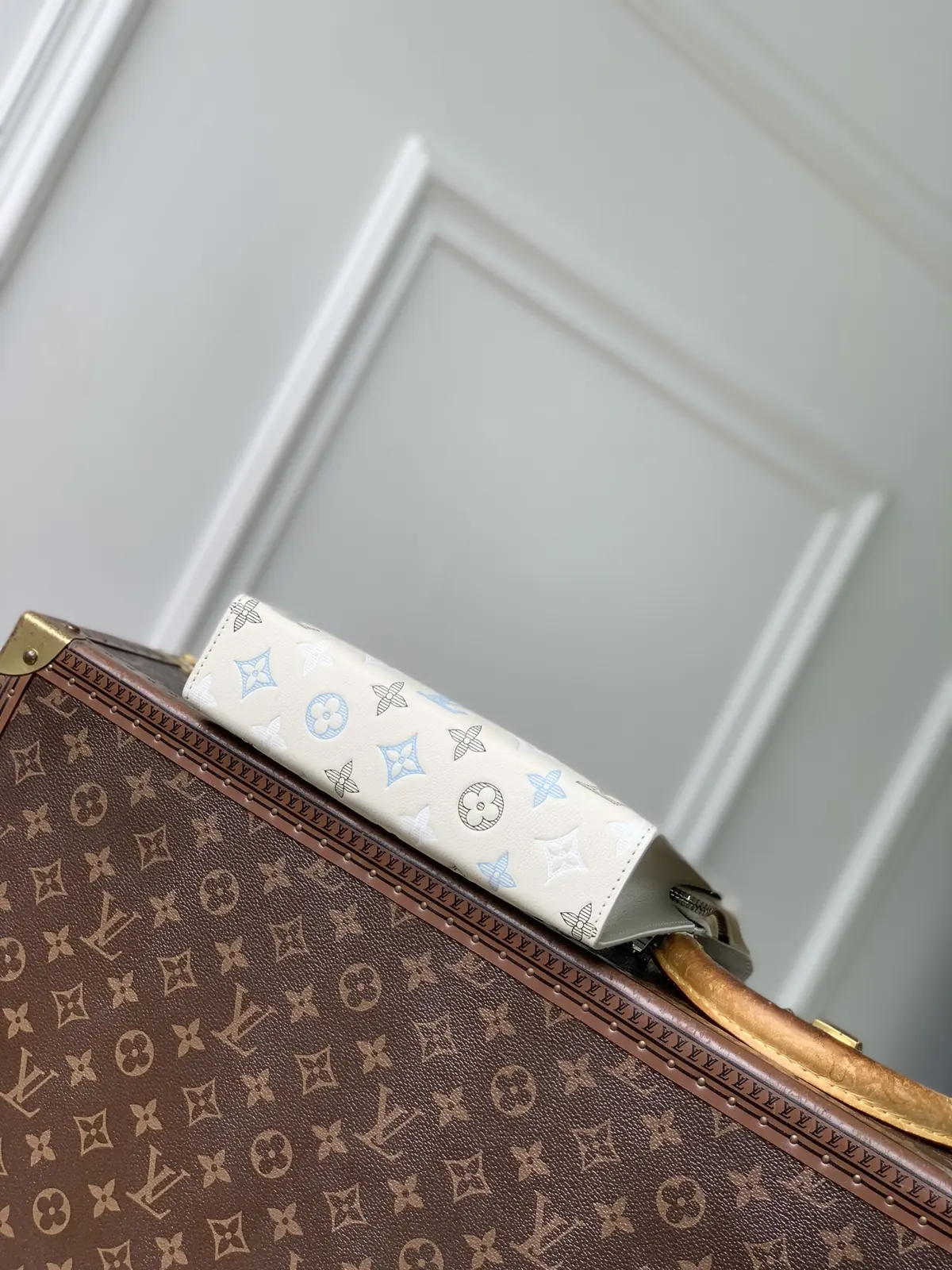 LV Style White Leather Card Holder Lookbook Reference image 4