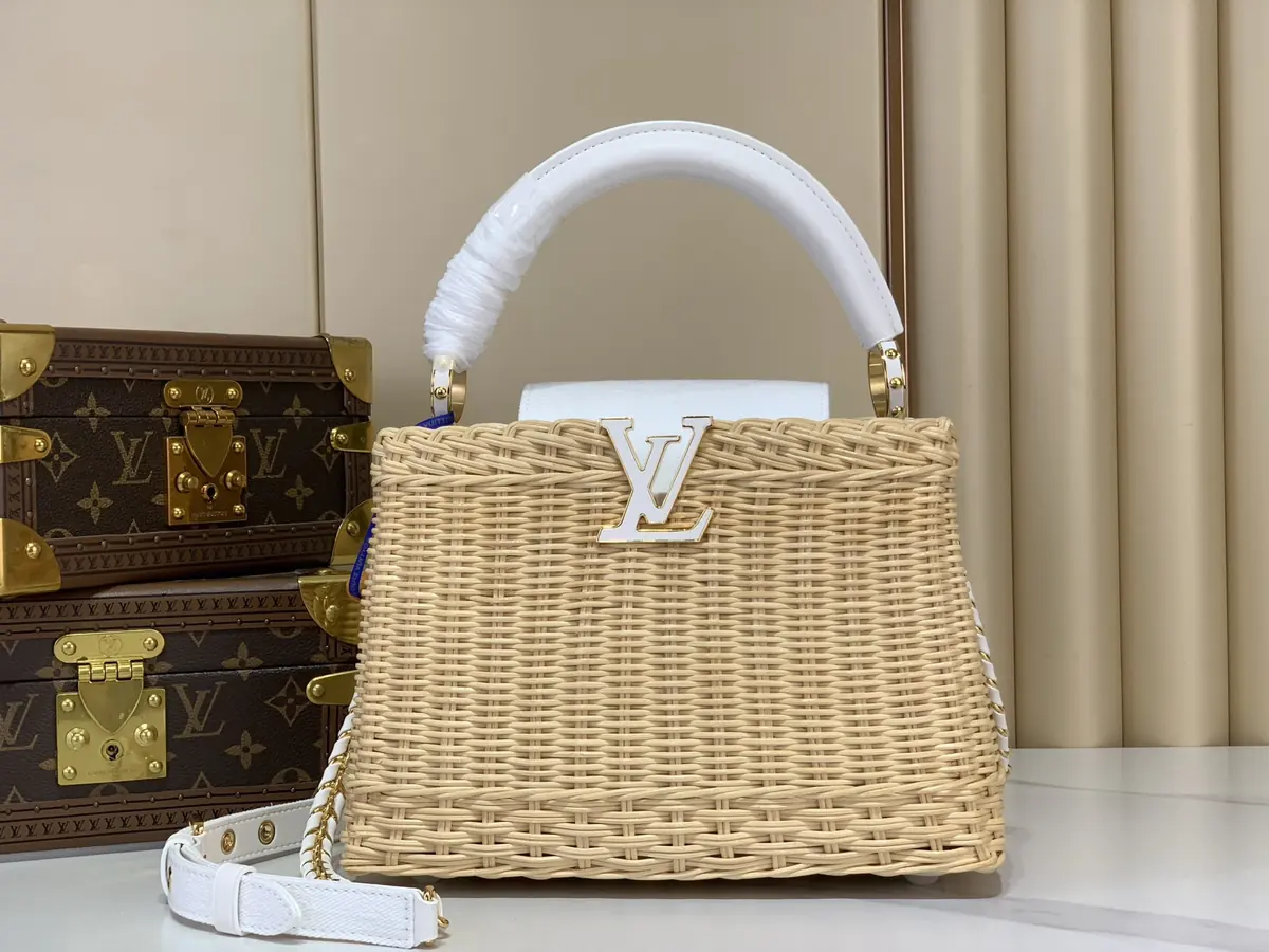 LV Style White Leather Chain Bag Lookbook Reference image 1