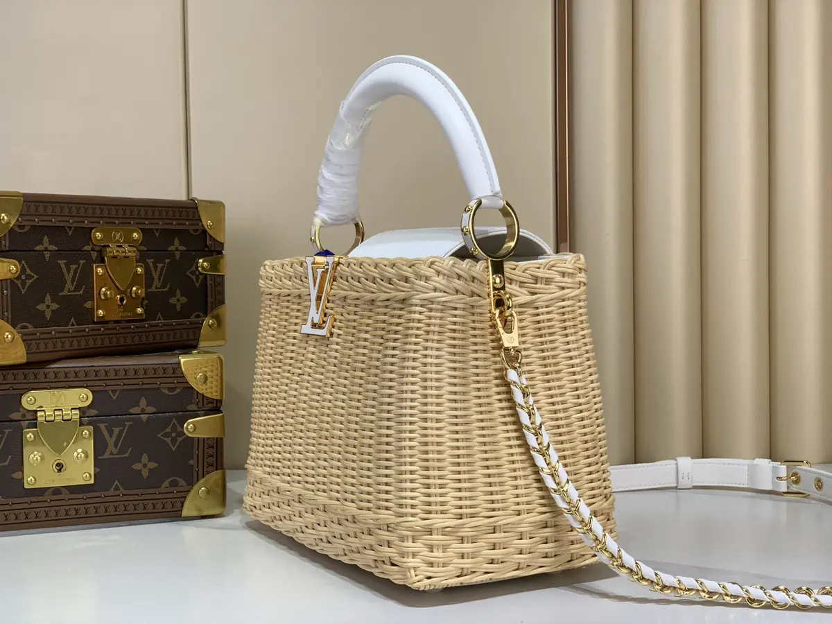 LV Style White Leather Chain Bag Lookbook Reference image 2
