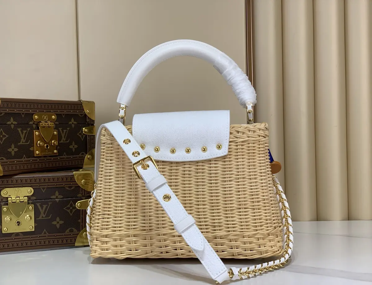 LV Style White Leather Chain Bag Lookbook Reference image 3