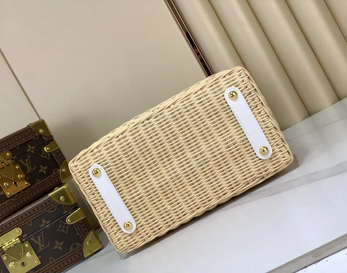 LV Style White Leather Chain Bag Lookbook Reference image 4