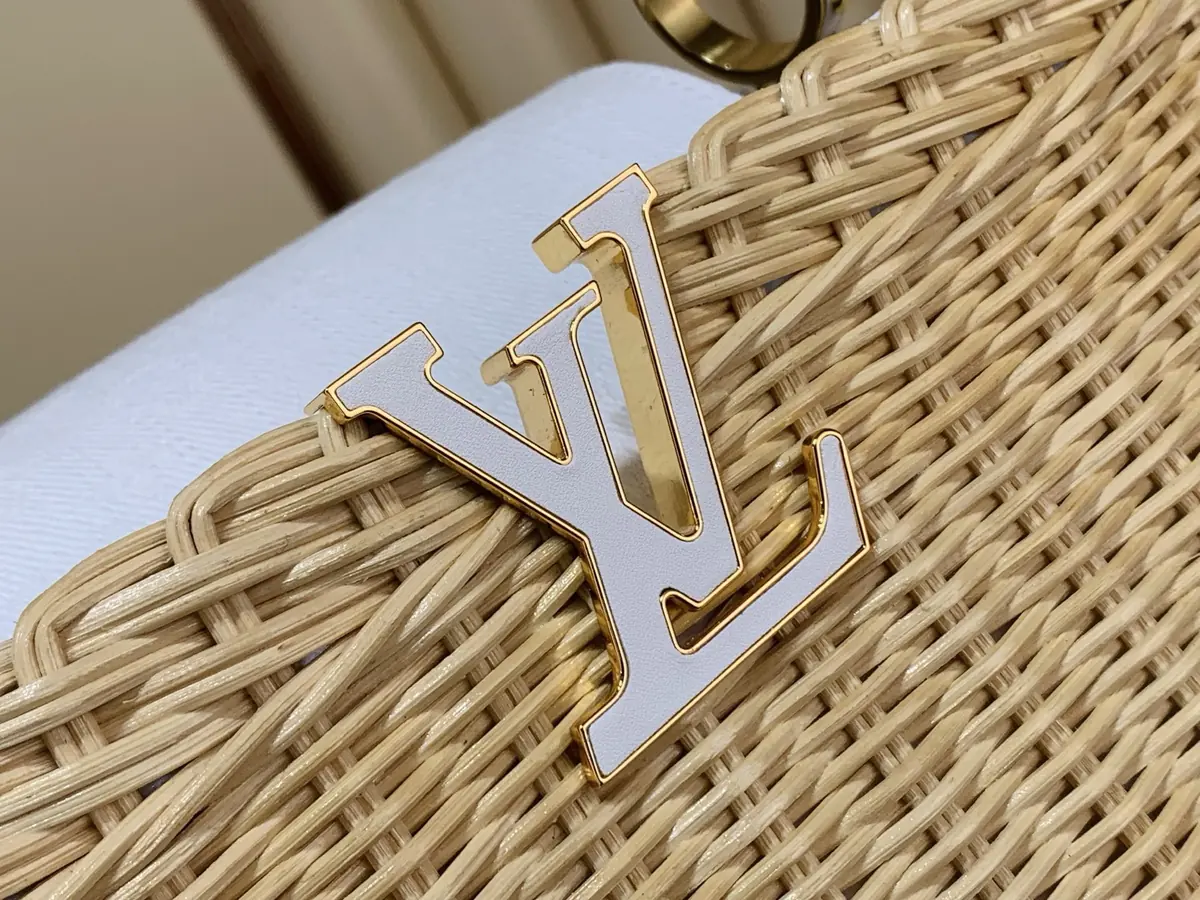 LV Style White Leather Chain Bag Lookbook Reference image 5