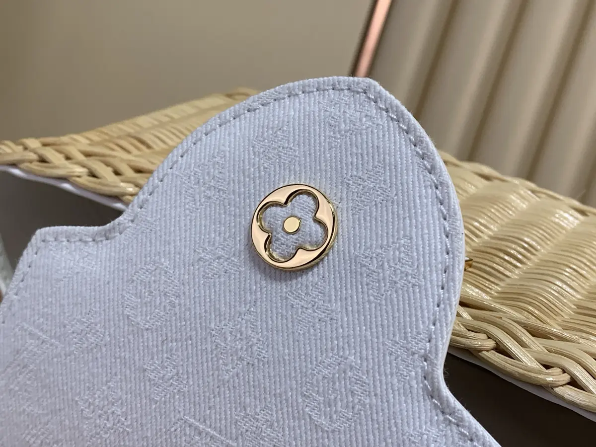 LV Style White Leather Chain Bag Lookbook Reference image 6