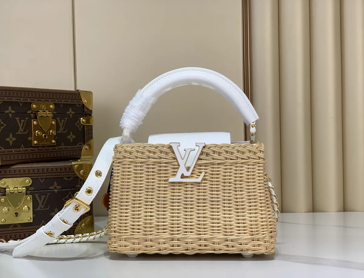 LV Style White Leather Chain Bag Lookbook Reference image 1