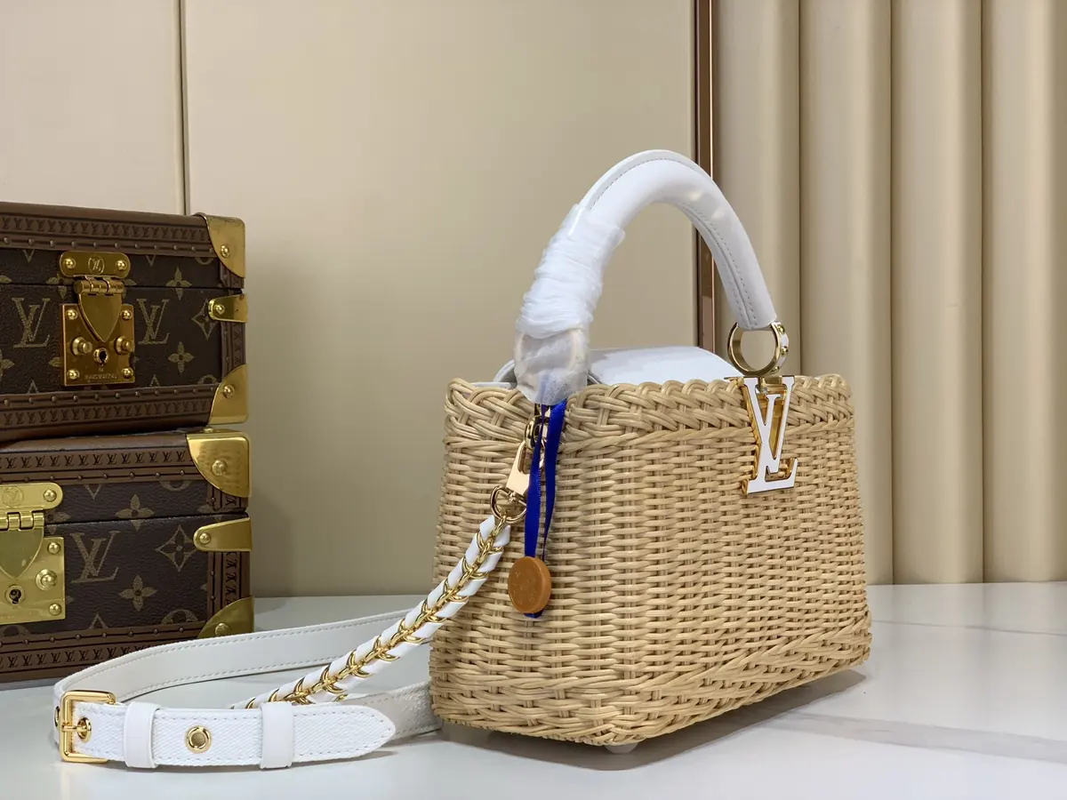 LV Style White Leather Chain Bag Lookbook Reference image 2