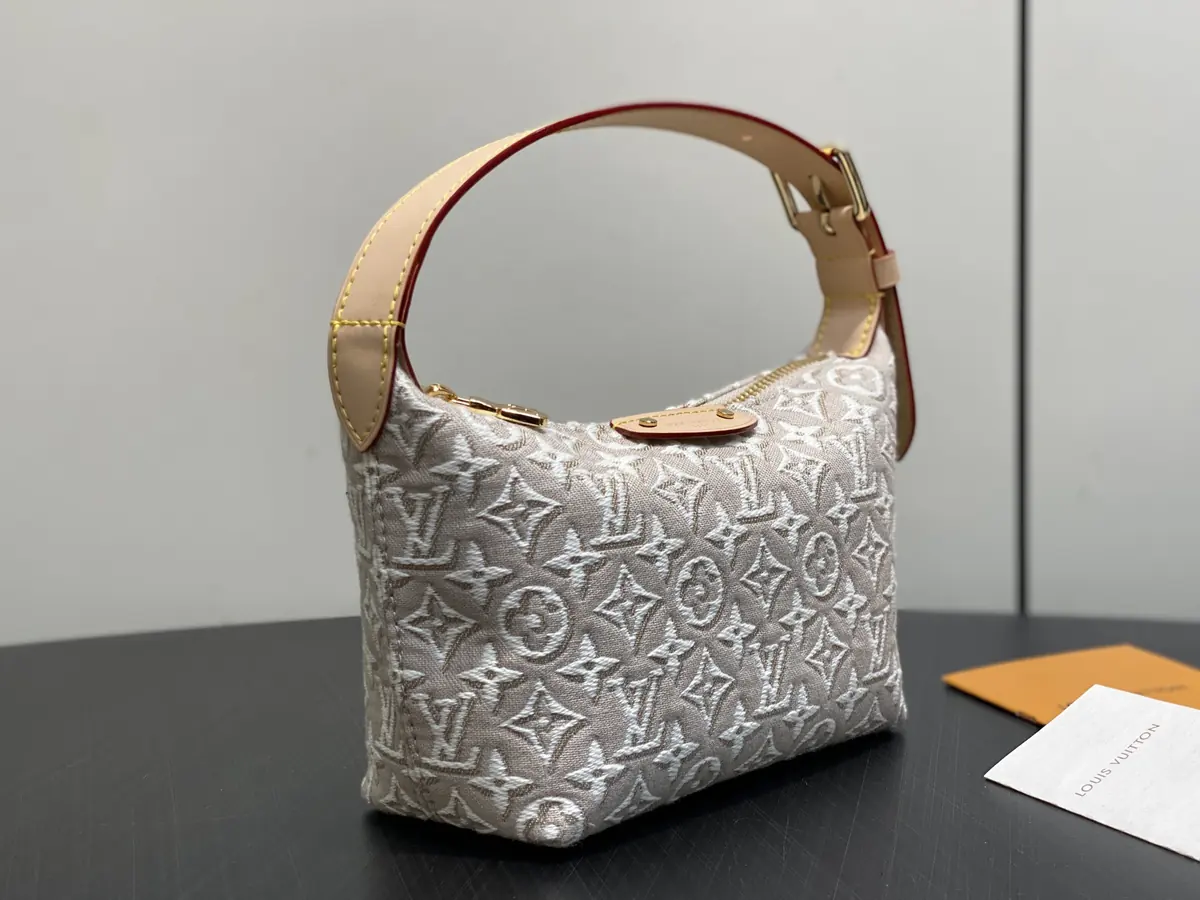 LV Style White Leather Clutch Bags detail image 2 from source 787718