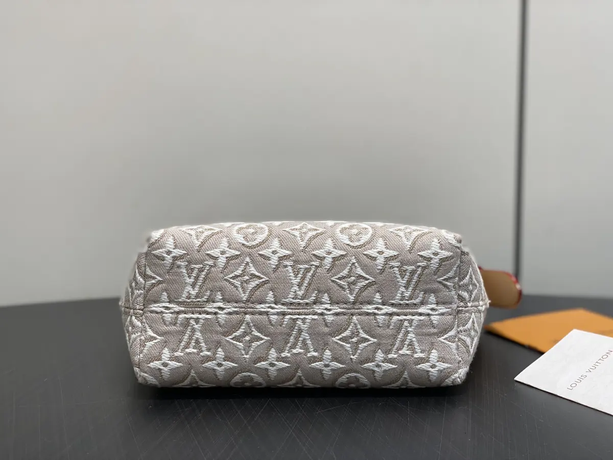 LV Style White Leather Clutch Bags detail image 4 from source 787718