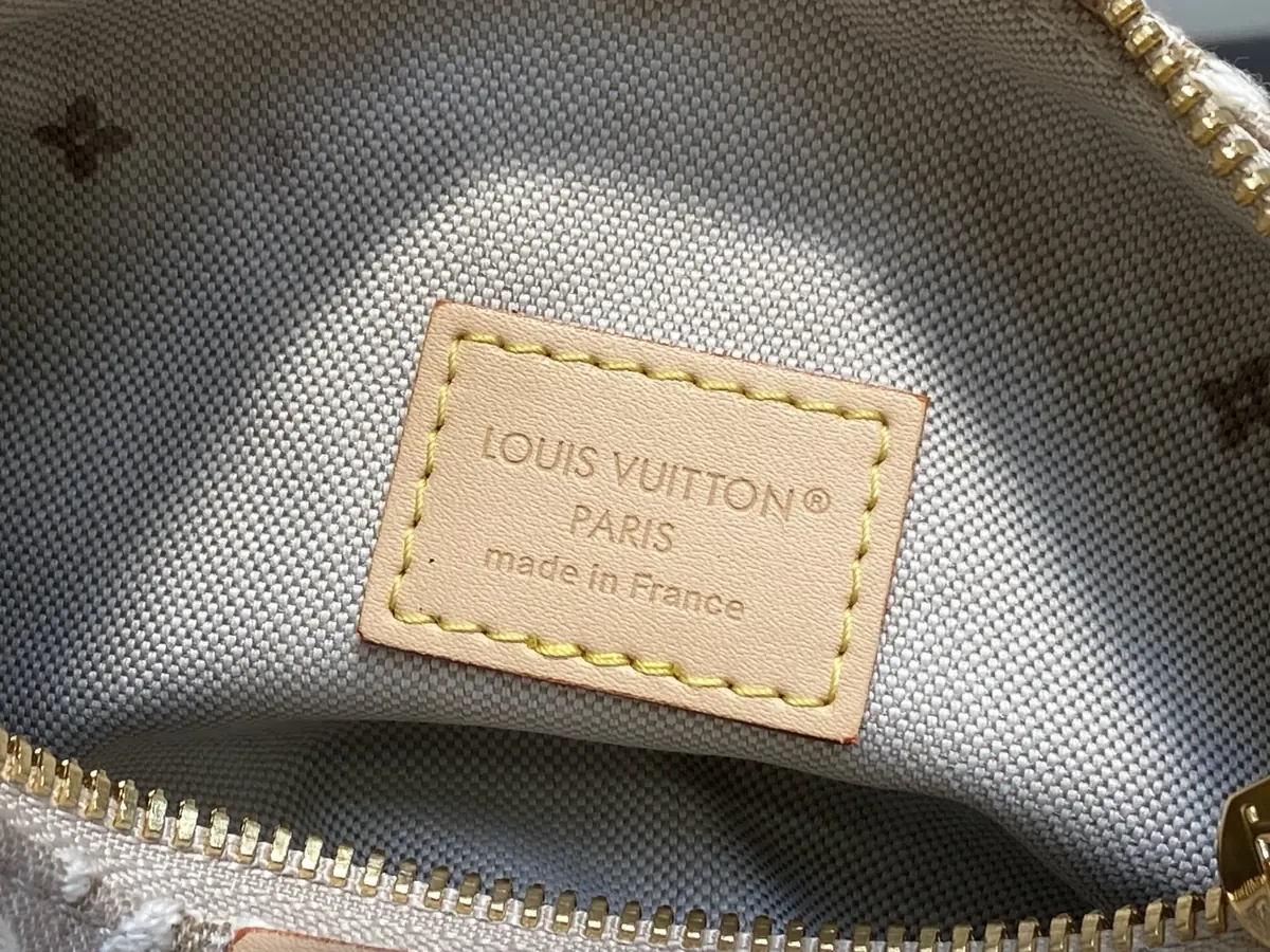 LV Style White Leather Clutch Bags detail image 9 from source 787718