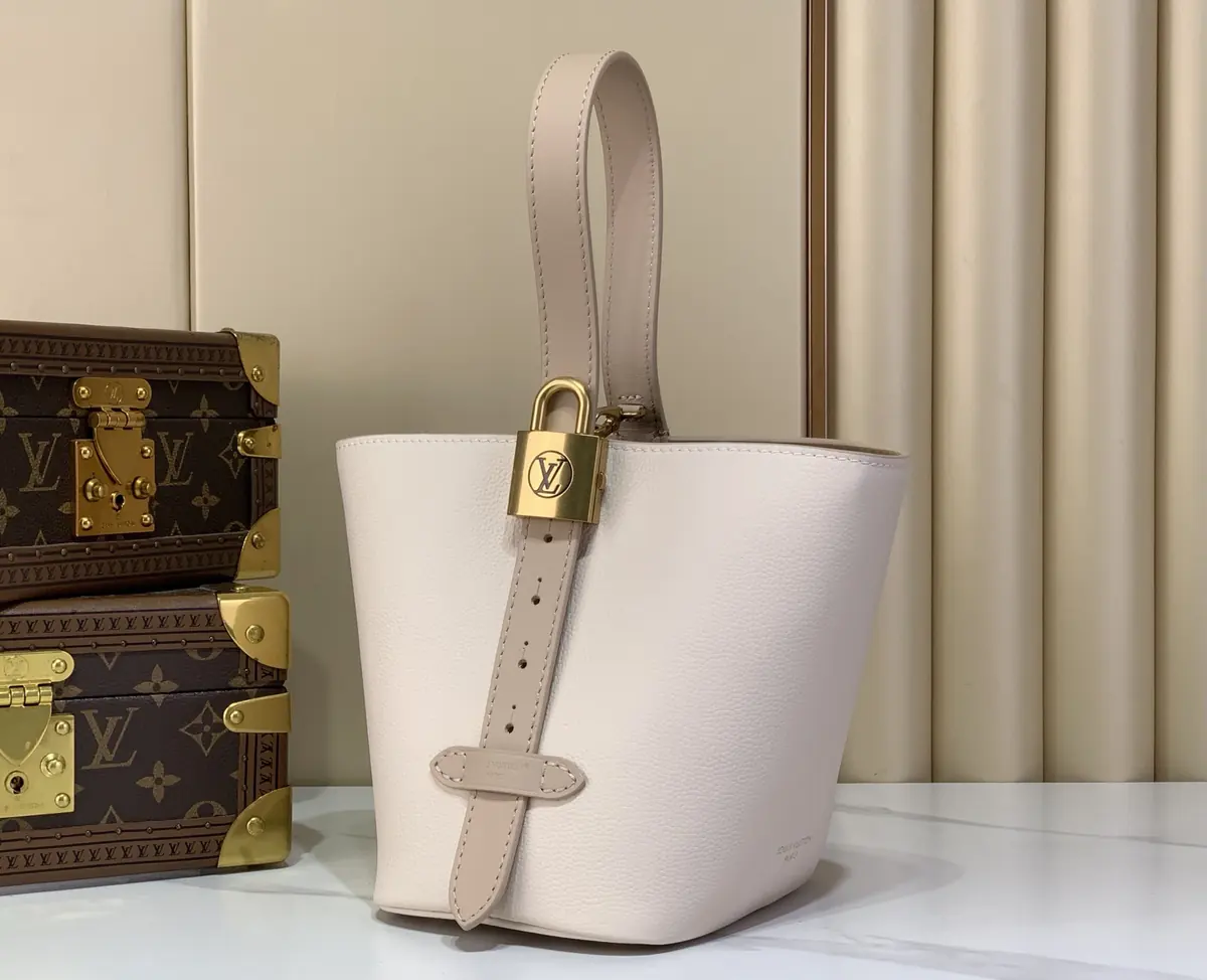 LV Style White Leather Crossbody Bag Lookbook Reference image 2