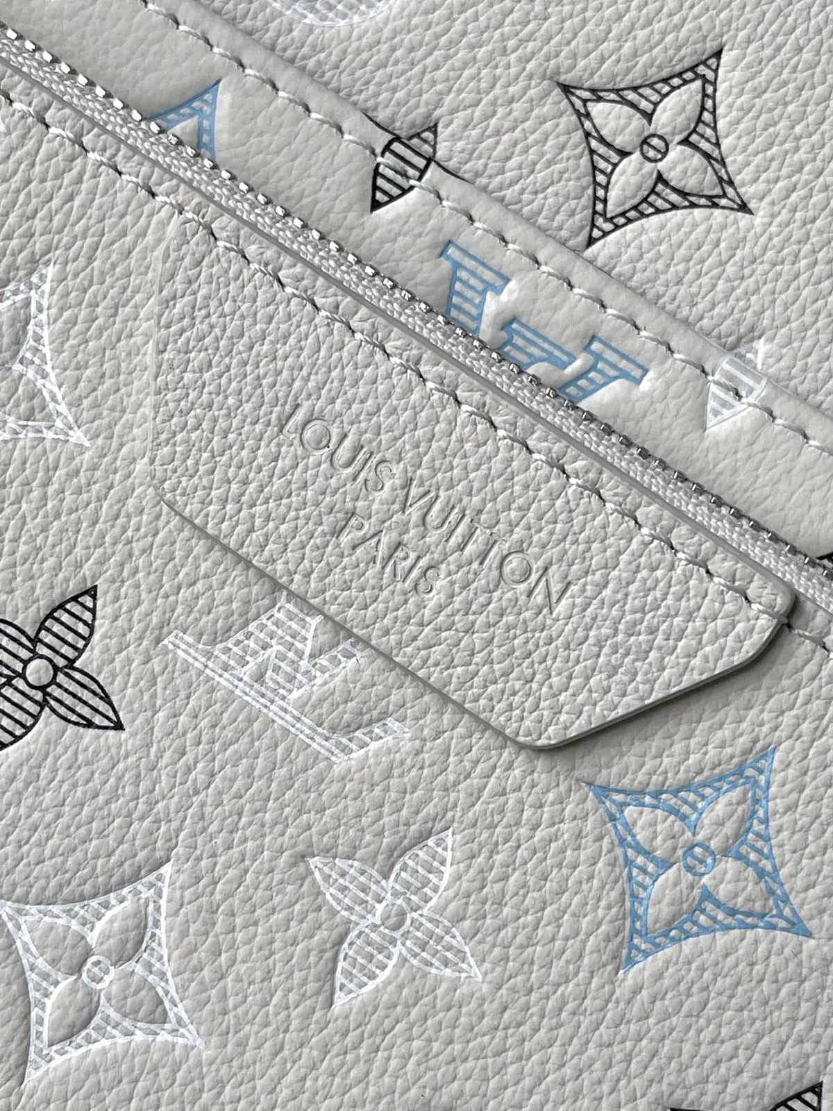 LV Style White Leather Messenger Bag Lookbook Reference image 5