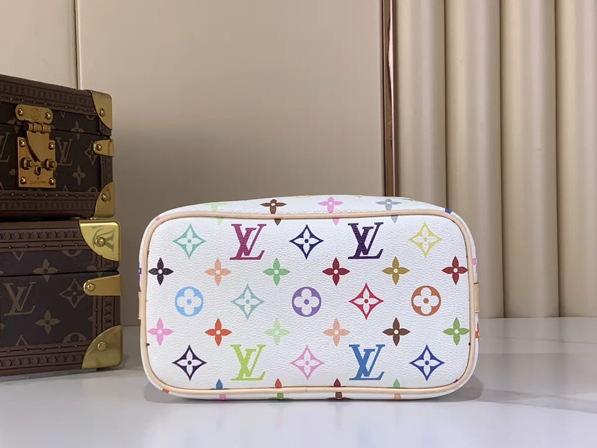 LV Style White Leather Toiletry Bag Lookbook Reference image 4