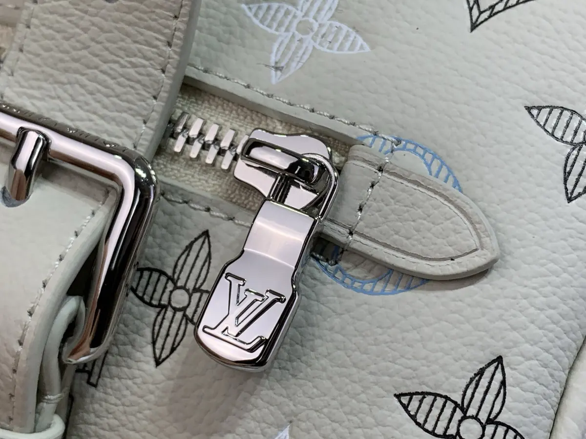 LV Style White Leather Toiletry Bag Lookbook Reference image 5