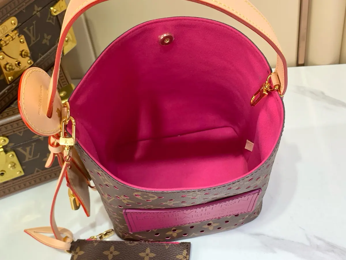 LV Style White Leather Top Handle Bag style reference detail image 9 from source 787708