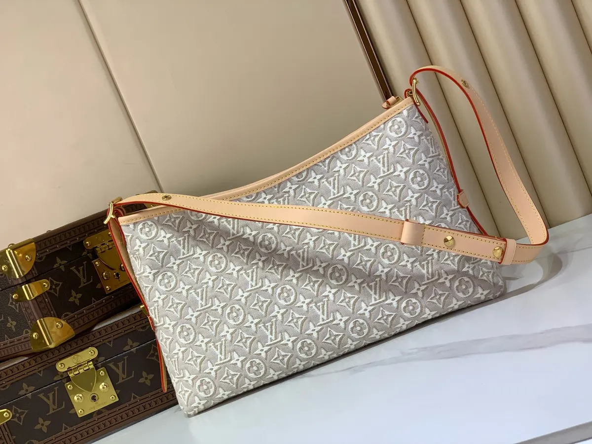 LV Style White Leather Top Handle Bag style reference detail image 3 from source 787716