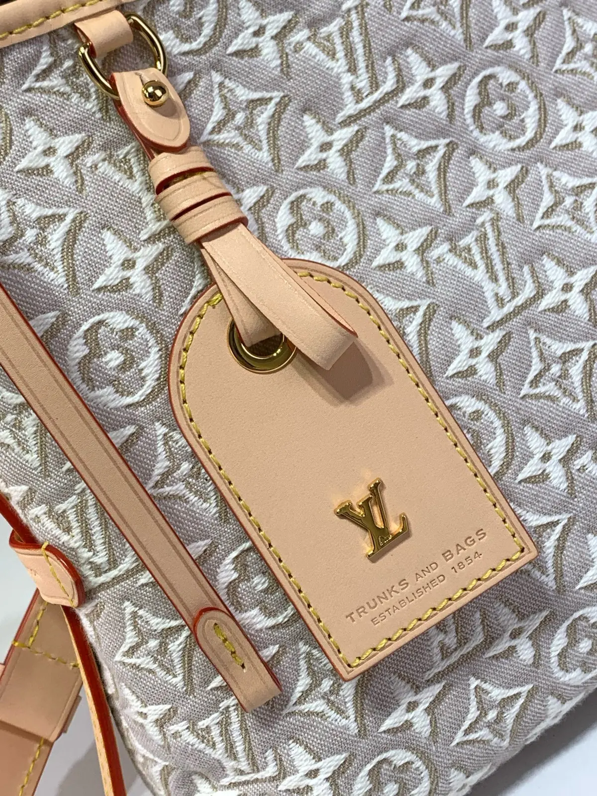 LV Style White Leather Top Handle Bag style reference detail image 5 from source 787716