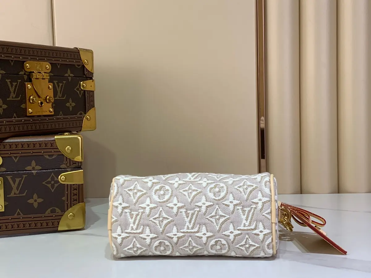 LV Style White Leather Top Handle Bag style reference detail image 4 from source 787717