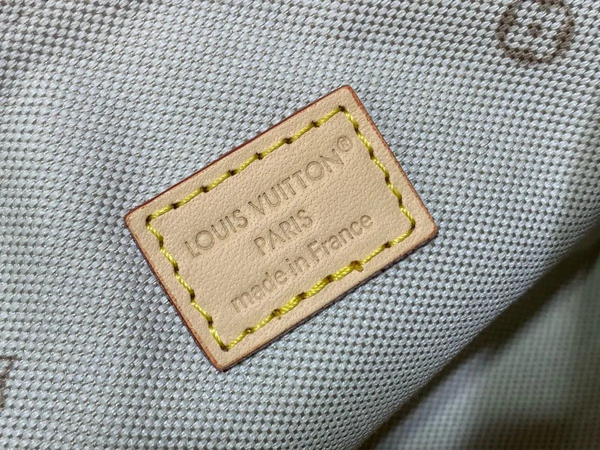 LV Style White Leather Top Handle Bag style reference detail image 7 from source 787717